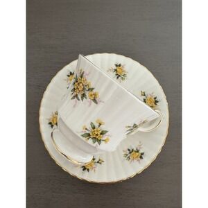 MCM Royal Windsor Tea Cup & Saucer hand-painted 22k Gold Yellow Flowers L26